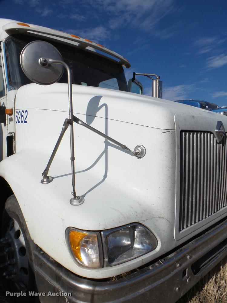 image for item DB2361 2006 International 9400i semi truck