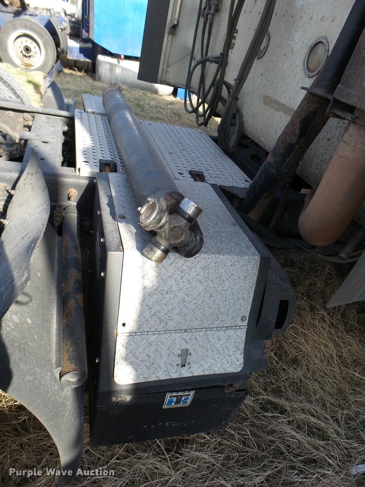 image for item DB2361 2006 International 9400i semi truck