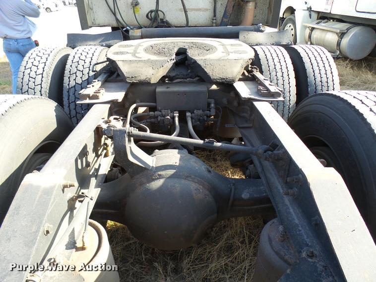 image for item DB2361 2006 International 9400i semi truck