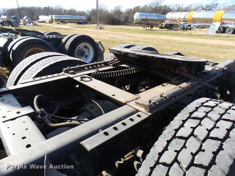 image for item DB2361 2006 International 9400i semi truck