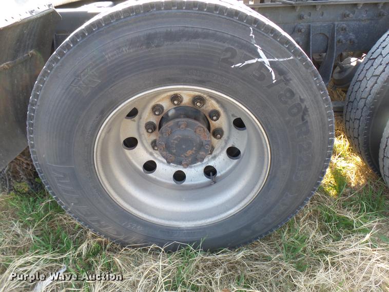 image for item DB2361 2006 International 9400i semi truck