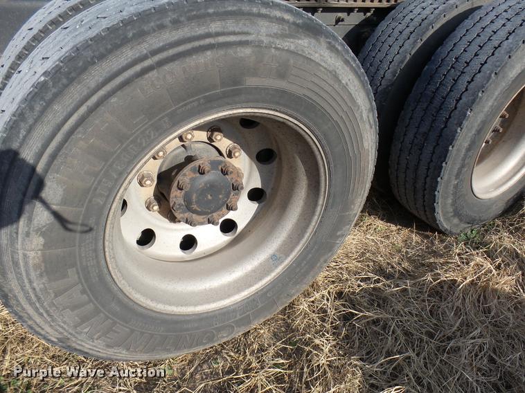 image for item DB2361 2006 International 9400i semi truck