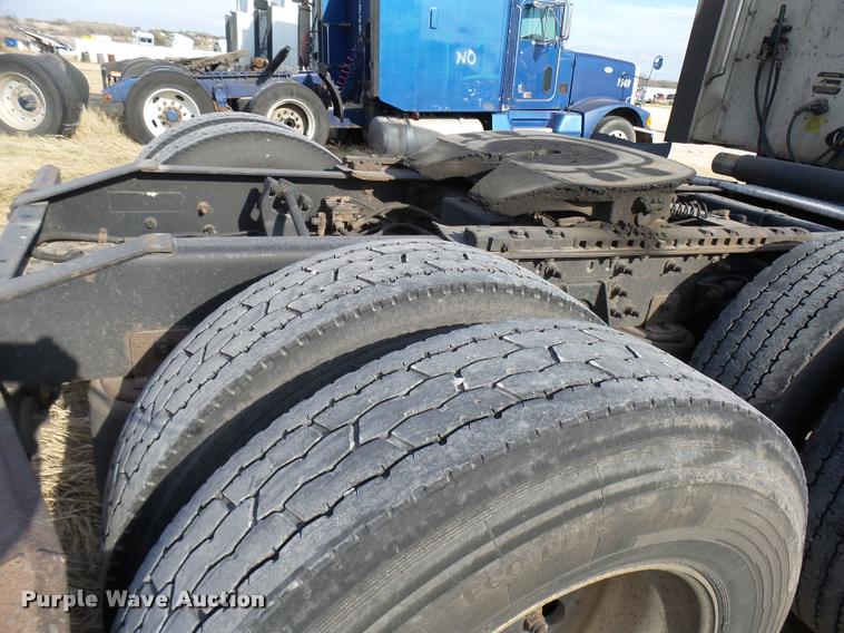 image for item DB2361 2006 International 9400i semi truck