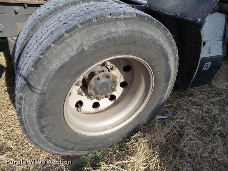 image for item DB2361 2006 International 9400i semi truck