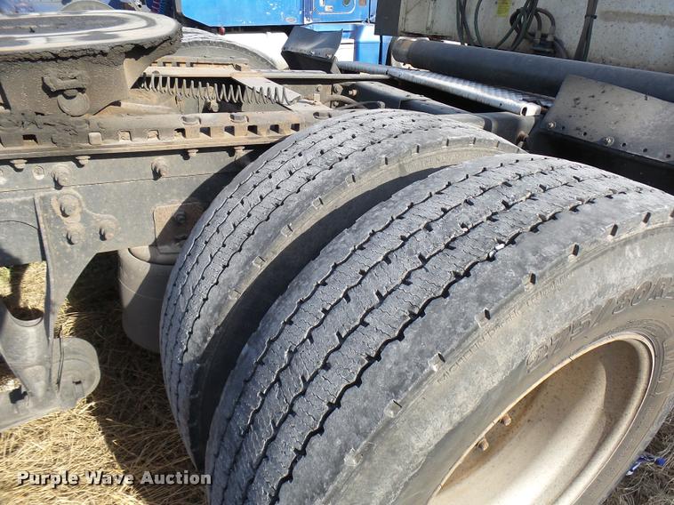 image for item DB2361 2006 International 9400i semi truck