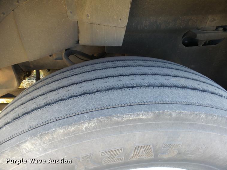 image for item DB2361 2006 International 9400i semi truck