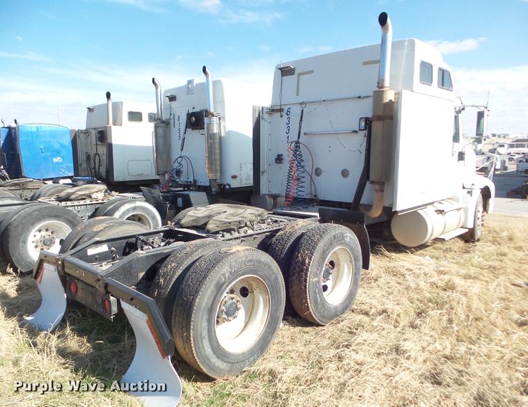 image for item DB2362 2007 International 9400i semi truck