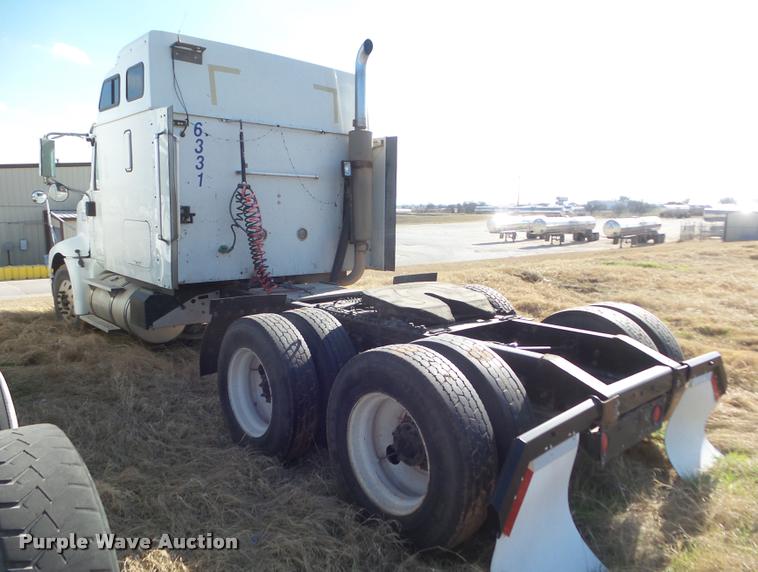 image for item DB2362 2007 International 9400i semi truck