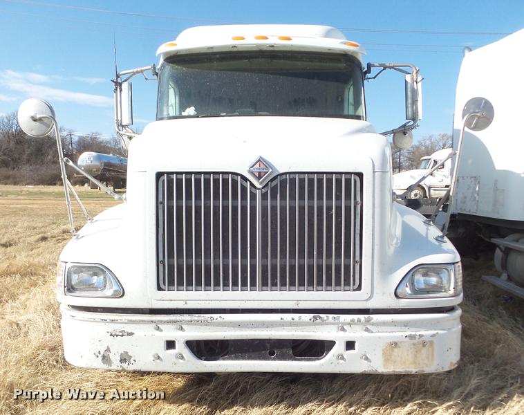 image for item DB2362 2007 International 9400i semi truck