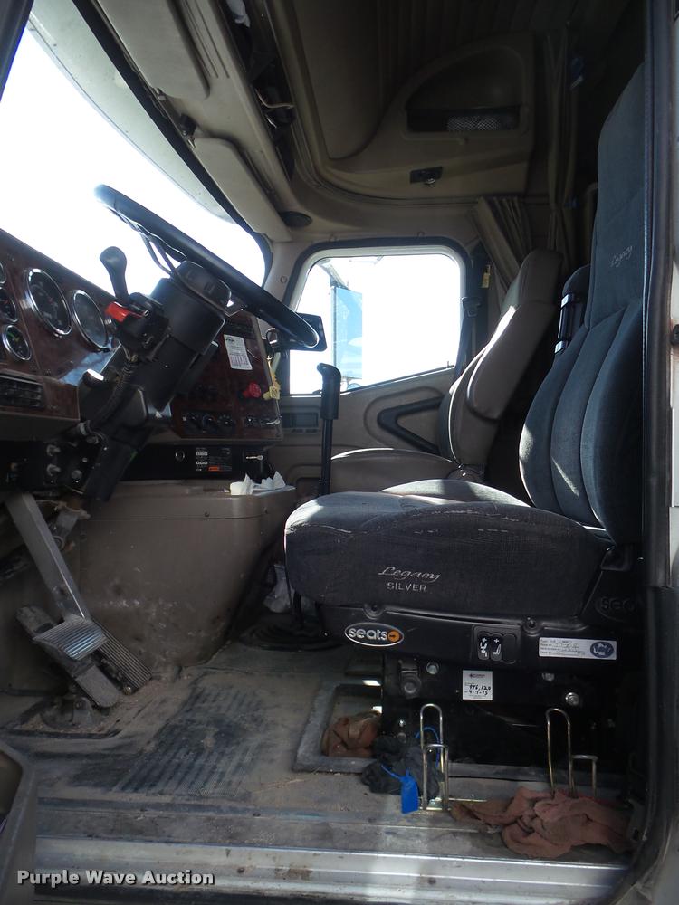 image for item DB2362 2007 International 9400i semi truck