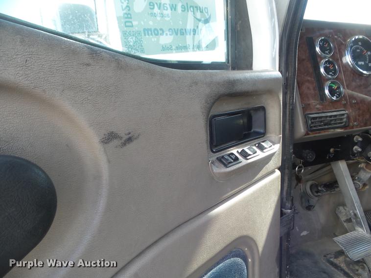 image for item DB2362 2007 International 9400i semi truck