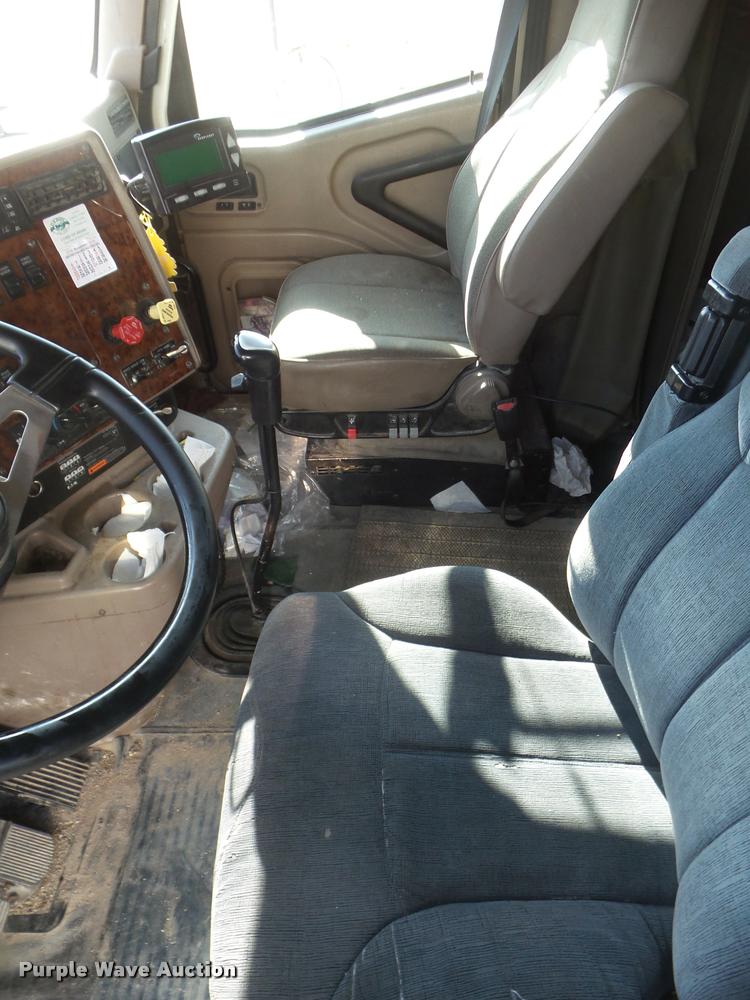 image for item DB2362 2007 International 9400i semi truck