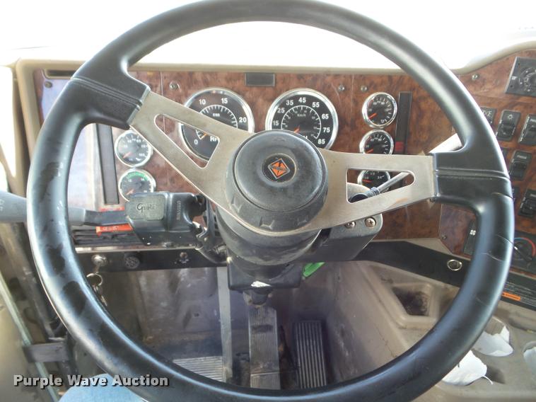 image for item DB2362 2007 International 9400i semi truck