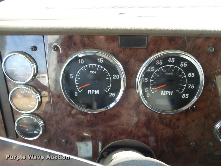 image for item DB2362 2007 International 9400i semi truck