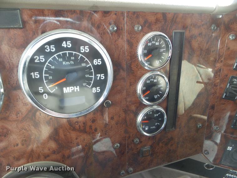 image for item DB2362 2007 International 9400i semi truck