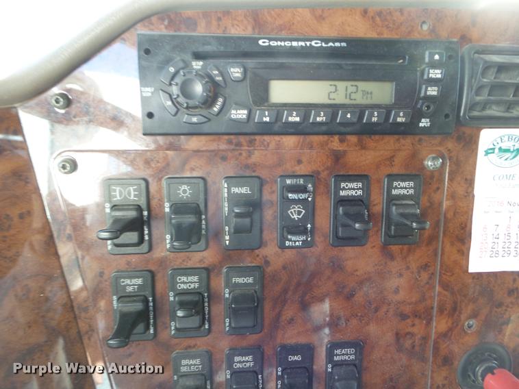 image for item DB2362 2007 International 9400i semi truck