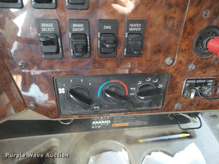 image for item DB2362 2007 International 9400i semi truck