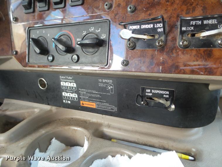 image for item DB2362 2007 International 9400i semi truck