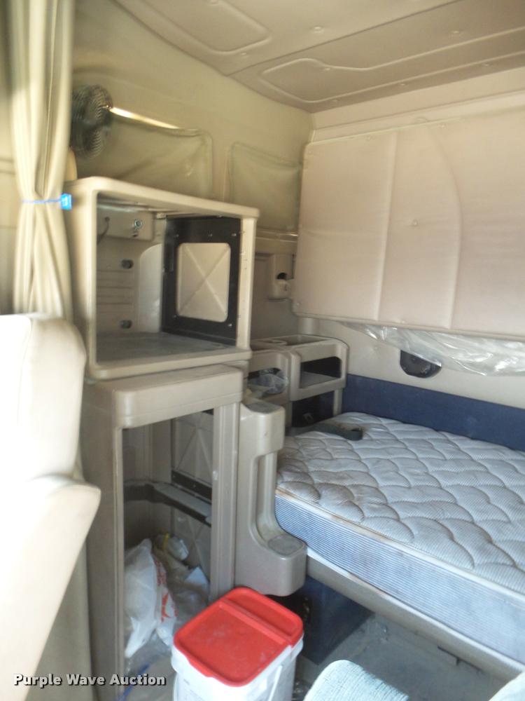 image for item DB2362 2007 International 9400i semi truck