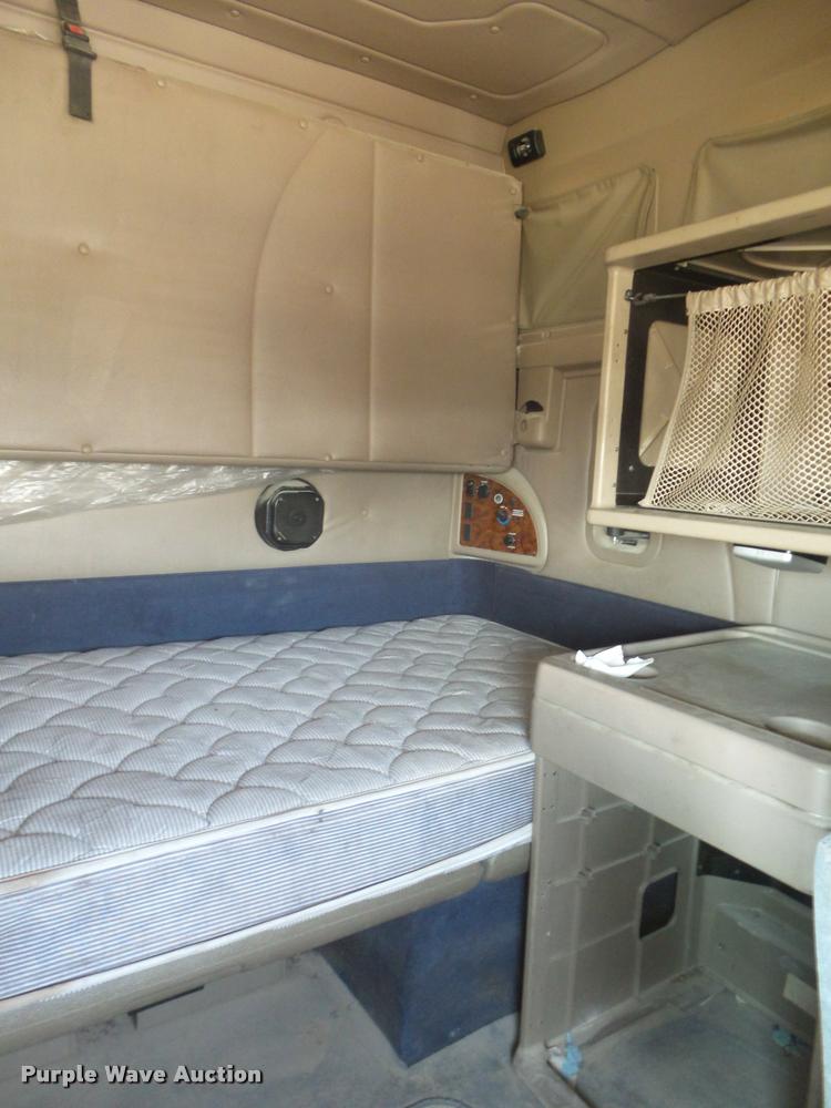 image for item DB2362 2007 International 9400i semi truck