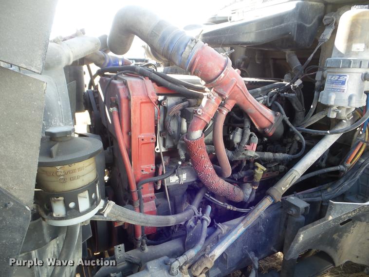 image for item DB2362 2007 International 9400i semi truck