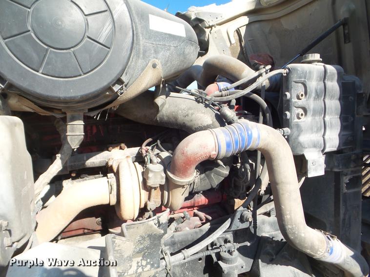 image for item DB2362 2007 International 9400i semi truck