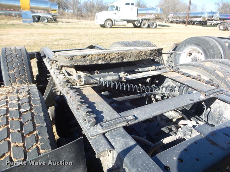 image for item DB2362 2007 International 9400i semi truck