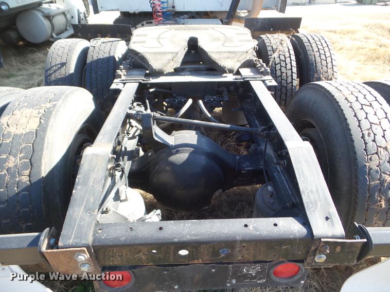 image for item DB2362 2007 International 9400i semi truck