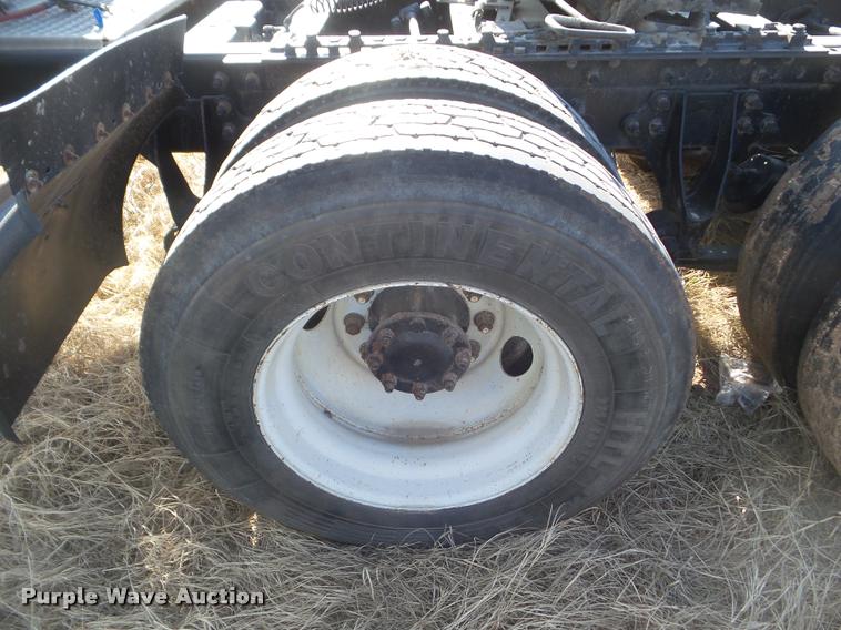 image for item DB2362 2007 International 9400i semi truck