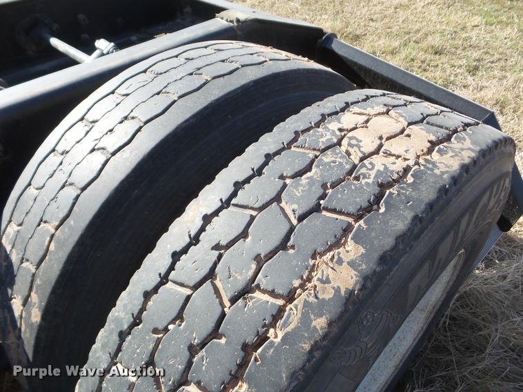 image for item DB2362 2007 International 9400i semi truck