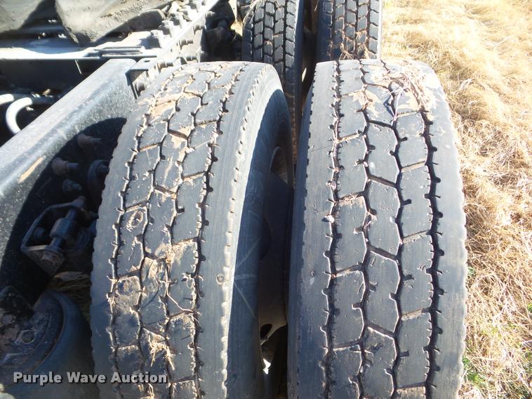 image for item DB2362 2007 International 9400i semi truck