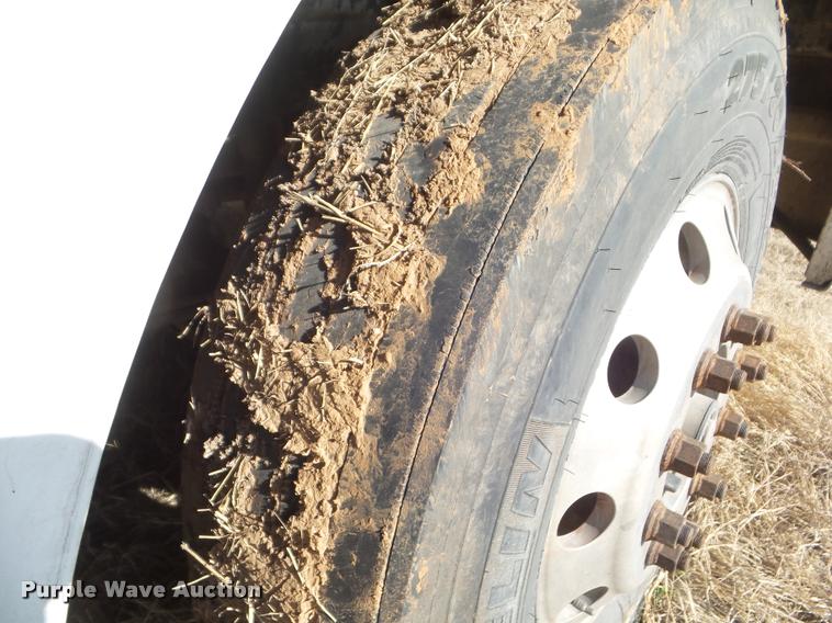 image for item DB2362 2007 International 9400i semi truck