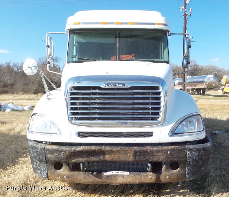 image for item DB2363 2004 Freightliner Columbia semi truck