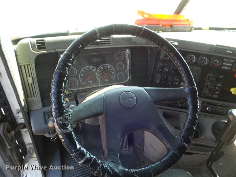 image for item DB2363 2004 Freightliner Columbia semi truck