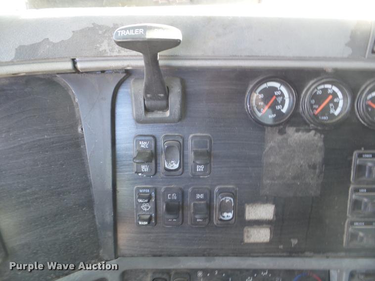 image for item DB2363 2004 Freightliner Columbia semi truck