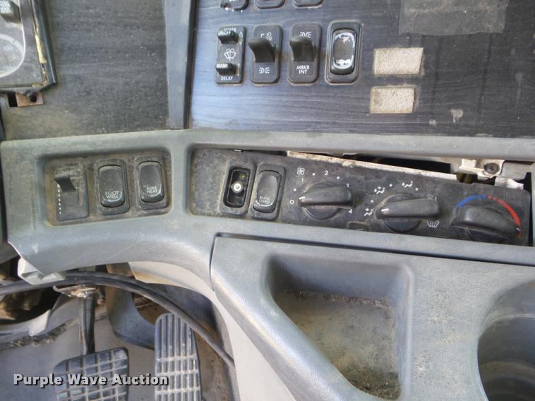 image for item DB2363 2004 Freightliner Columbia semi truck