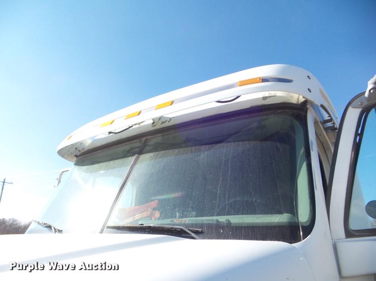 image for item DB2363 2004 Freightliner Columbia semi truck