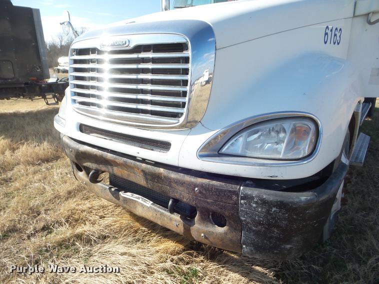 image for item DB2363 2004 Freightliner Columbia semi truck