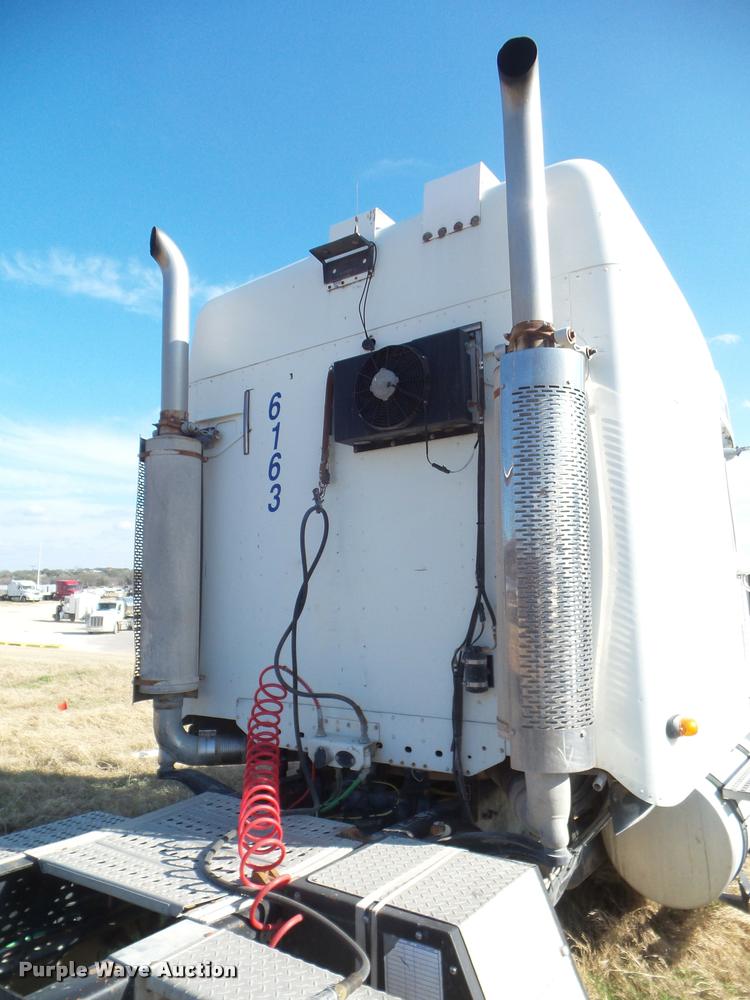 image for item DB2363 2004 Freightliner Columbia semi truck