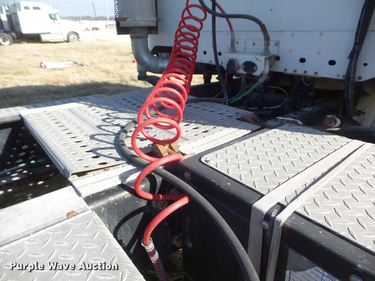 image for item DB2363 2004 Freightliner Columbia semi truck