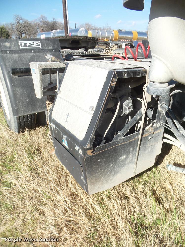 image for item DB2363 2004 Freightliner Columbia semi truck