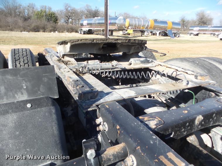 image for item DB2363 2004 Freightliner Columbia semi truck