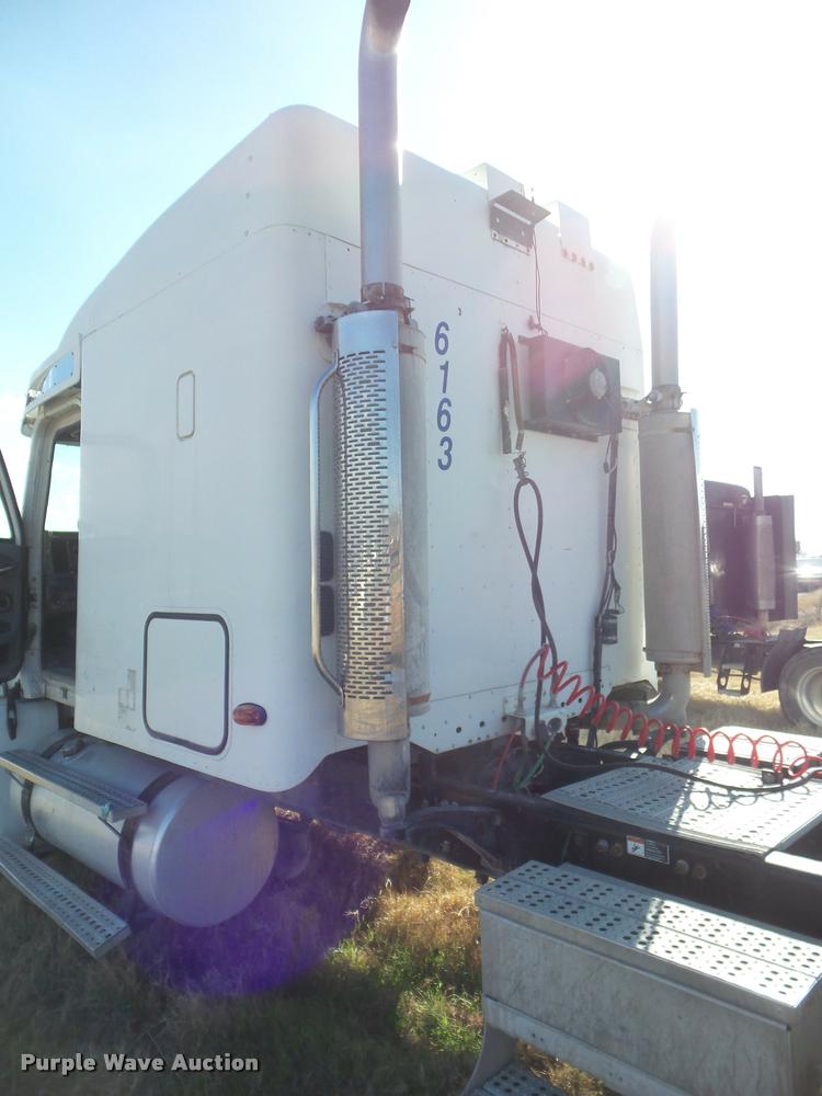 image for item DB2363 2004 Freightliner Columbia semi truck