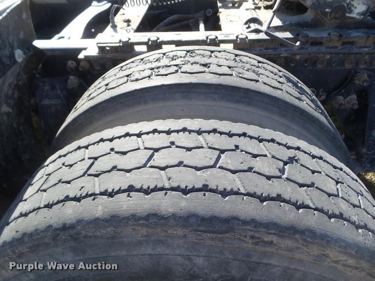 image for item DB2363 2004 Freightliner Columbia semi truck