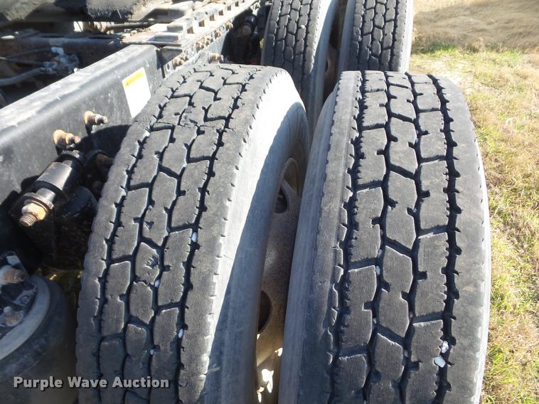 image for item DB2363 2004 Freightliner Columbia semi truck