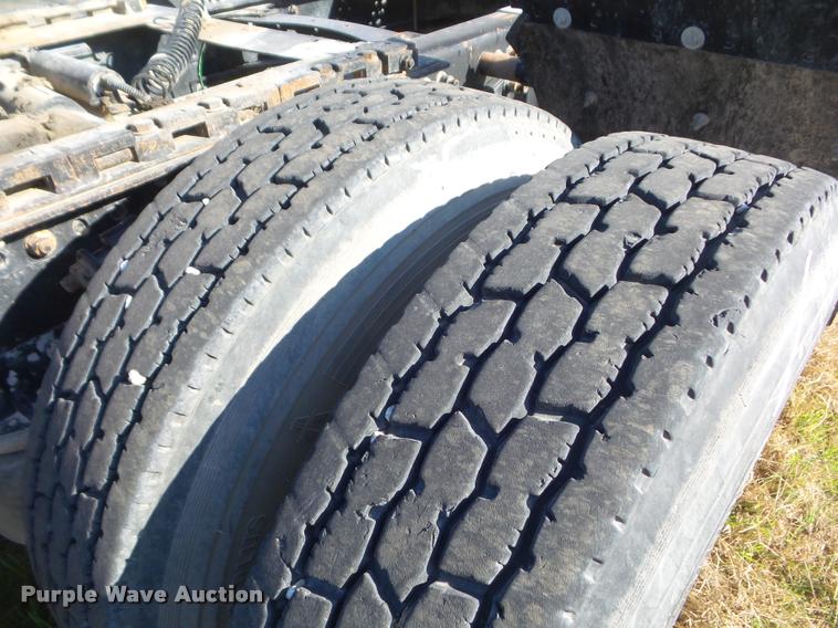 image for item DB2363 2004 Freightliner Columbia semi truck