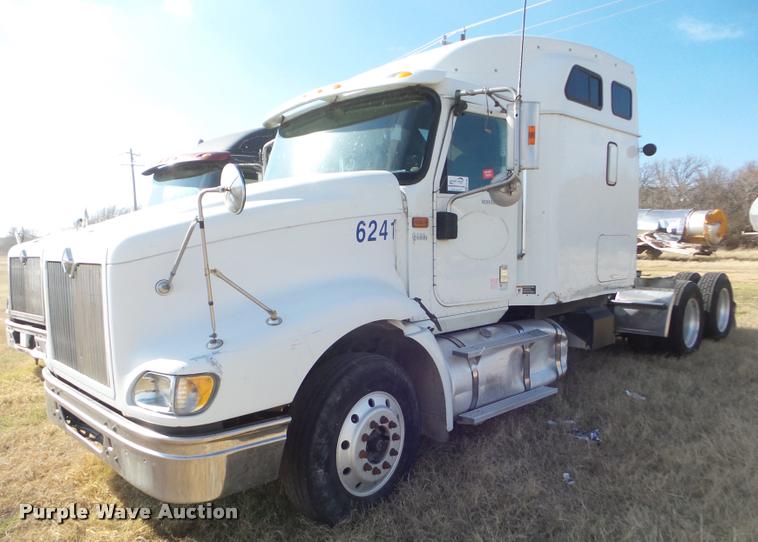 image for item DB2365 2006 International 9400i semi truck