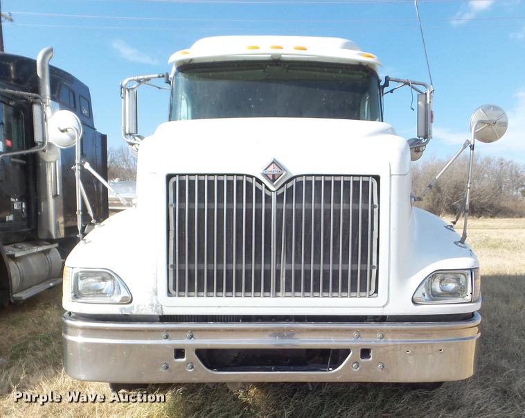 image for item DB2365 2006 International 9400i semi truck