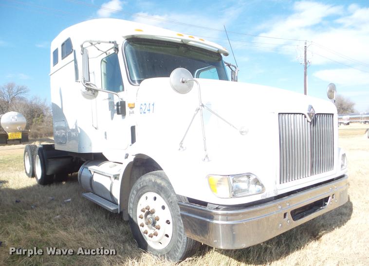 image for item DB2365 2006 International 9400i semi truck