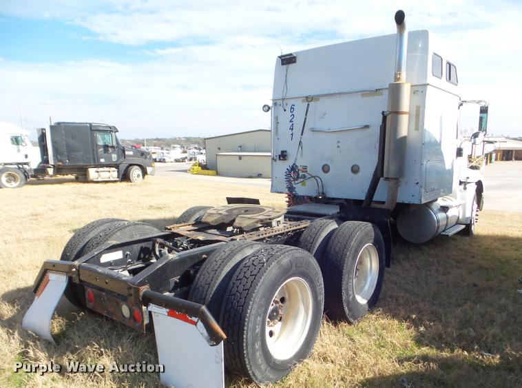 image for item DB2365 2006 International 9400i semi truck